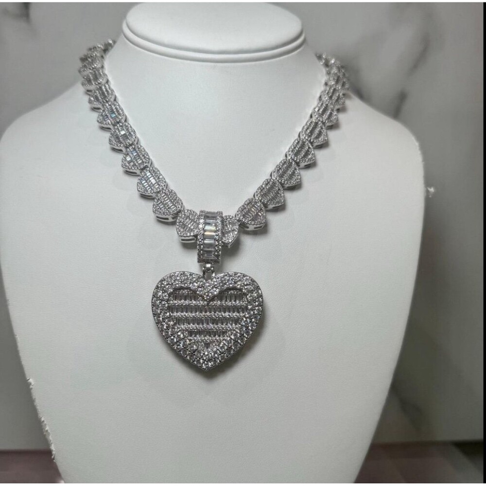Cuban heart necklace locket 16 inches